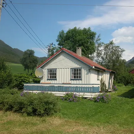 Semesterbostad Haugland Gard *