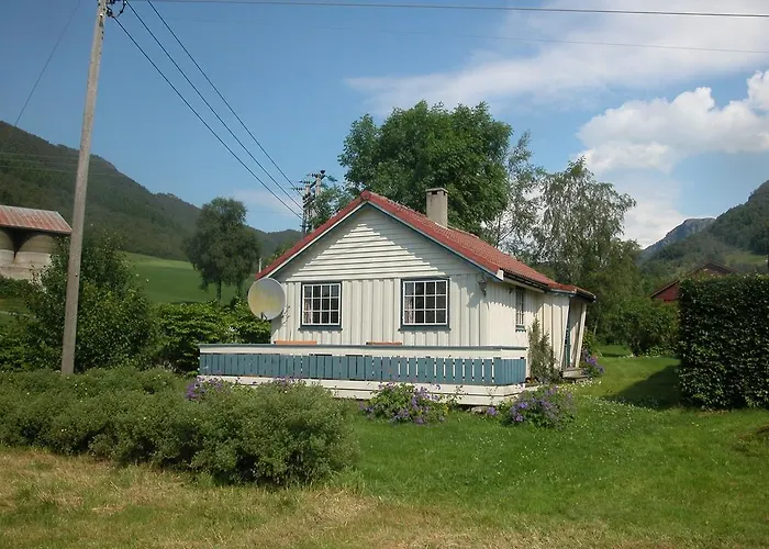 Semesterbostad Haugland Gard *